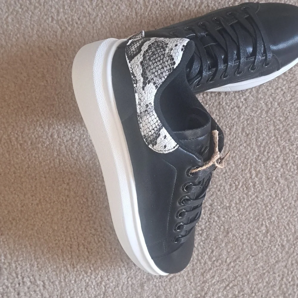 SIZE 10 SEVEN 7 MIKI SNEAKERS
